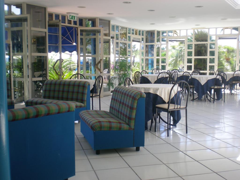 Hotel Seven Residence Palinuro Exteriör bild